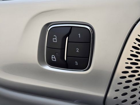 Used 2025 Lincoln Nautilus Reserve image 26