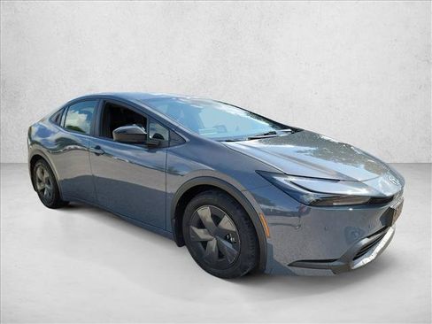 Used 2026 Toyota Prius LE FWD image 3