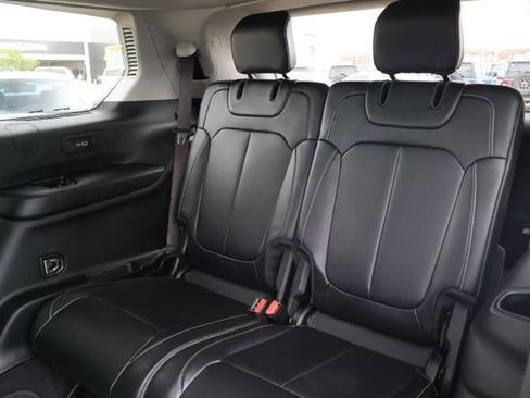 Used 2022 Jeep Grand Cherokee L Limited RWD image 10