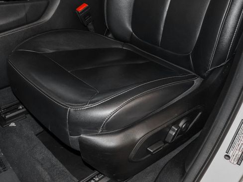 Used 2023 Jeep Grand Cherokee Limited AWD/4WD image 24