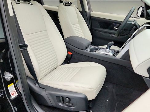 Used 2023 Land Rover Discovery Sport SE image 27
