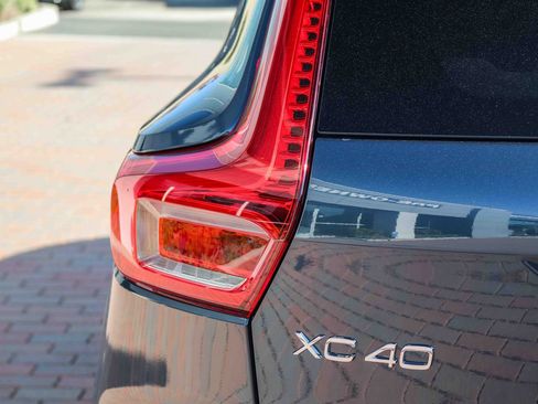 Used 2026 Volvo XC40 B4 Core FWD image 9