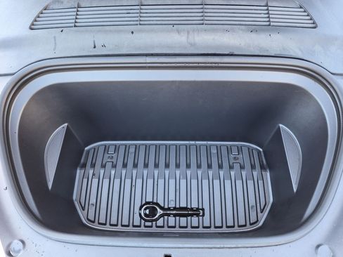 Used 2025 Tesla Model Y Long Range RWD image 27