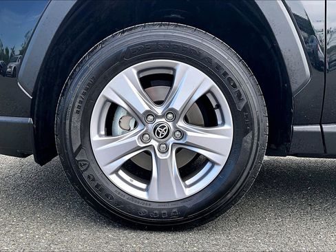 Used 2025 Toyota RAV4 XLE image 9