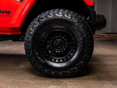 Used 2025 Jeep Wrangler Sport S image 12