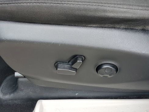 Used 2023 Chrysler Voyager LX FWD image 19