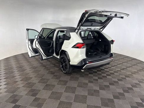 Used 2022 Toyota RAV4 XSE AWD/4WD image 18