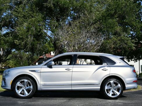 Used 2023 Bentley Bentayga Extended Wheelbase AWD/4WD image 30