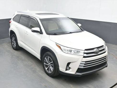 Used 2018 Toyota Highlander XLE FWD image 13