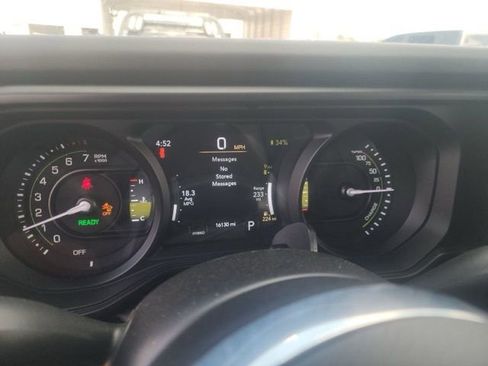 Used 2025 Jeep Wrangler Unlimited Sahara AWD/4WD image 11