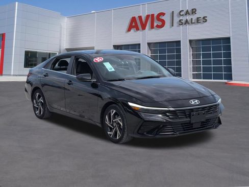 Used 2025 Hyundai Elantra SEL FWD image 3
