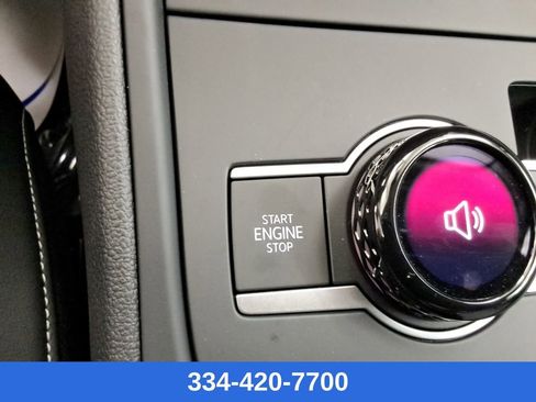 New 2025 Volkswagen Tiguan SE image 27