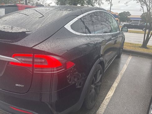 Used 2017 Tesla Model X 90D image 5