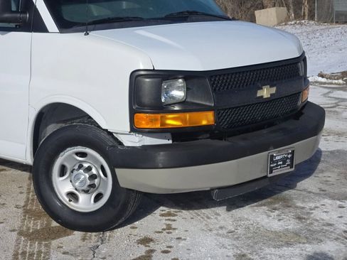 Used 2015 Chevrolet Express 2500 image 2