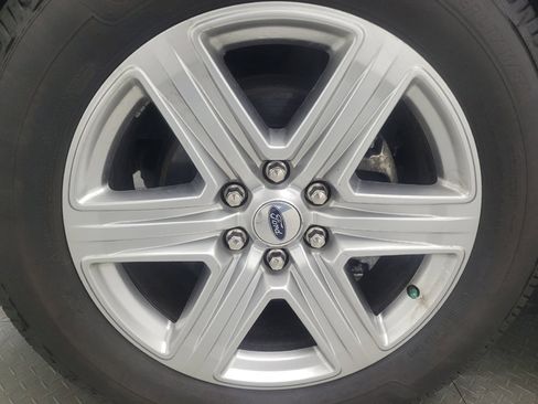 Used 2019 Ford Expedition XLT w/ Equipment Group 202A AWD/4WD image 31