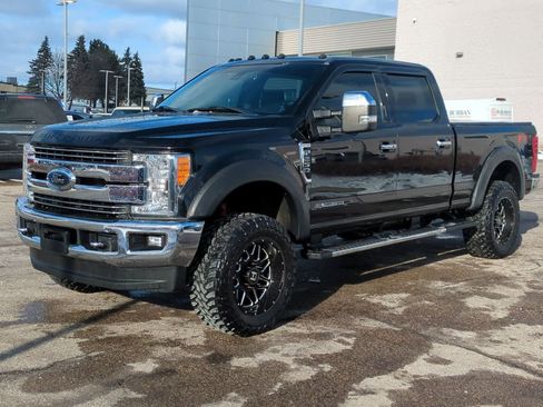 Used 2017 Ford F250 Lariat w/ Lariat Ultimate Package image 4