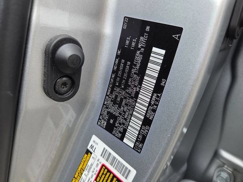 Used 2022 Toyota Highlander XLE FWD image 19