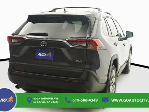 Used 2022 Toyota RAV4 XLE Premium FWD image 10