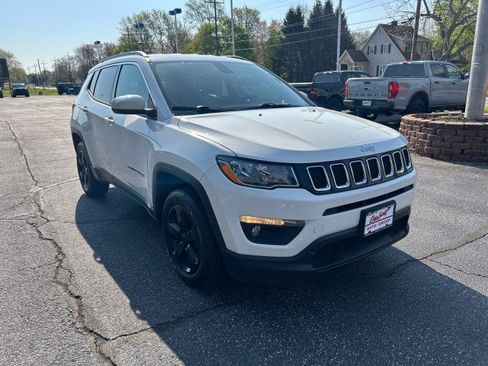 Used 2019 Jeep Compass Latitude w/ Cold Weather Group AWD/4WD image 4
