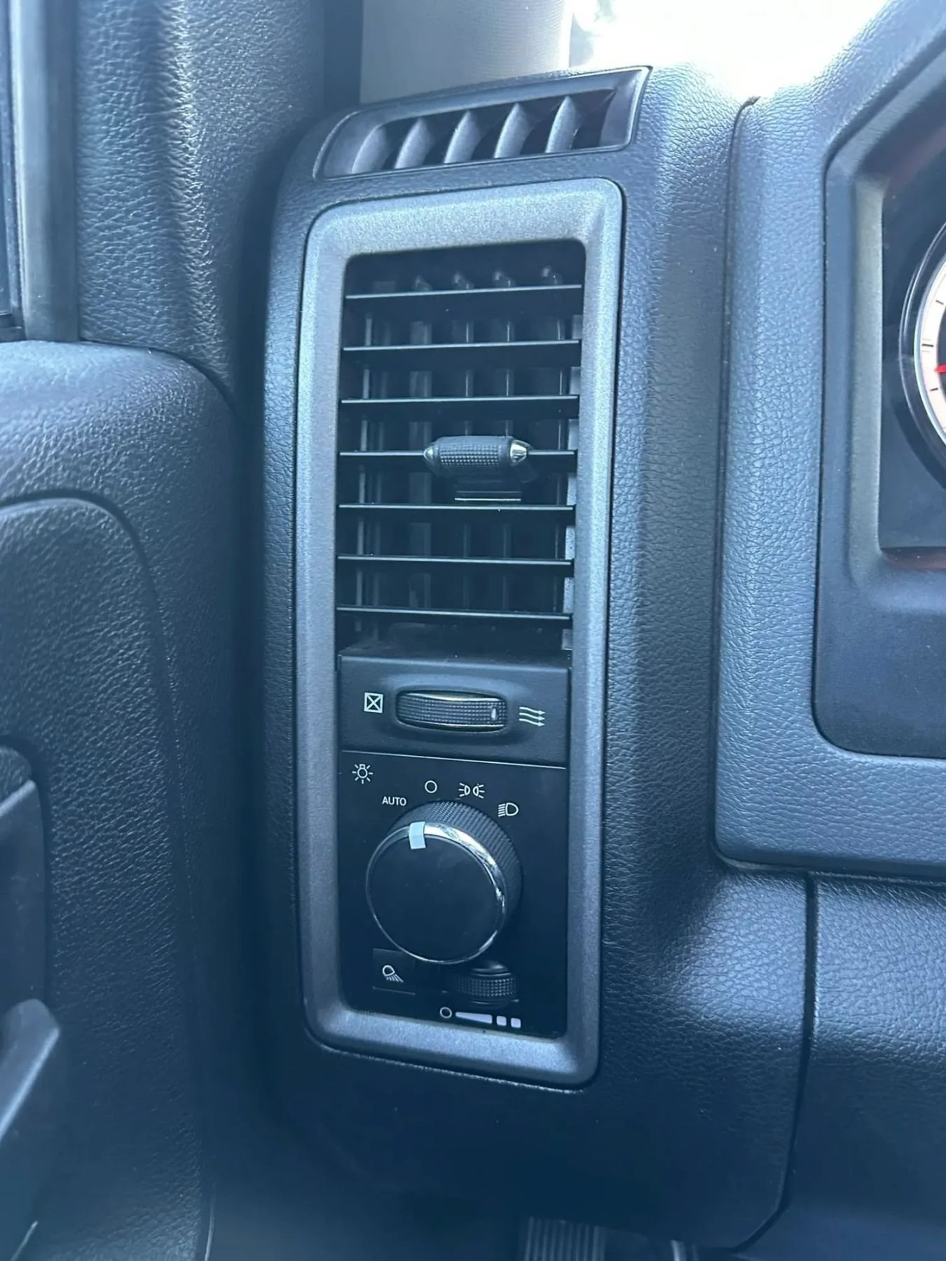 Used 2018 RAM 2500 Tradesman RWD image 17