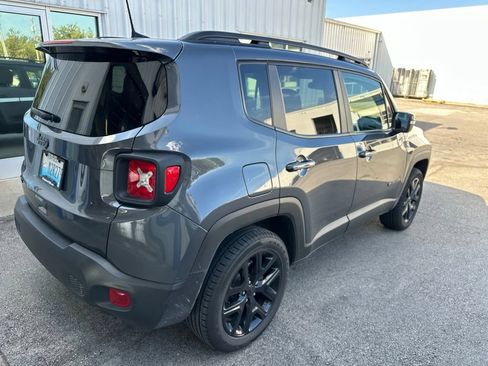 Used 2023 Jeep Renegade Altitude AWD/4WD image 3