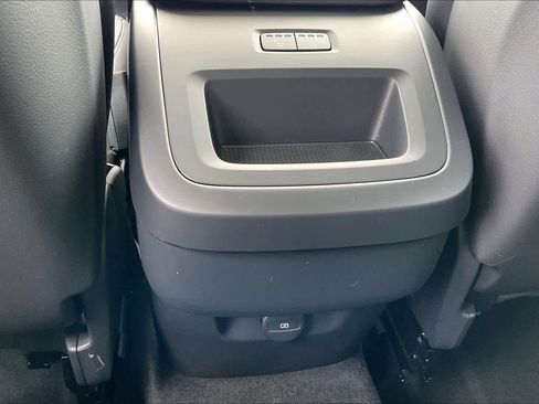 Used 2025 Volvo XC60 B5 Core w/ Climate Package image 37