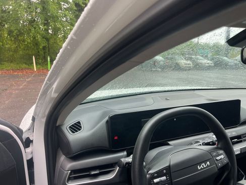 Used 2025 Kia K4 FWD image 33