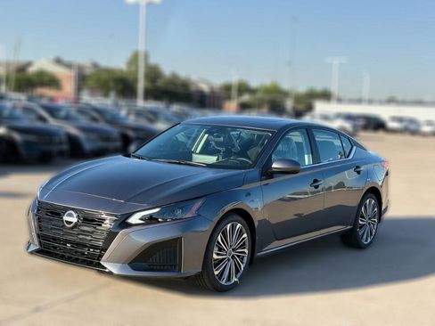 New 2026 Nissan Altima 2.5 SV FWD image 2