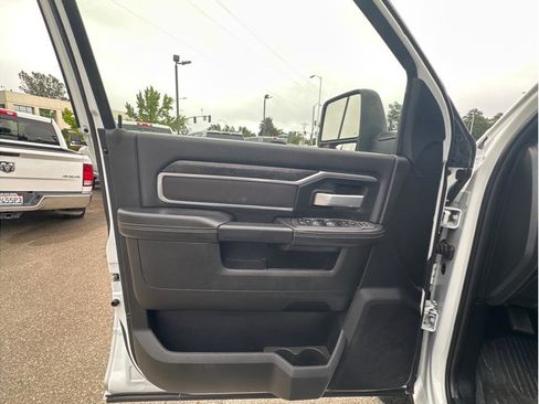 Used 2024 RAM 2500 Big Horn AWD/4WD image 15