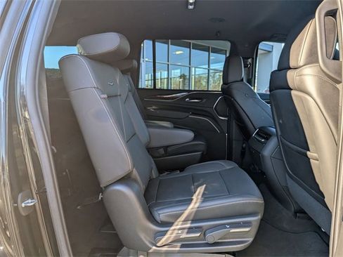 Used 2022 Cadillac Escalade ESV Luxury image 31