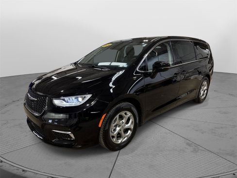 Used 2024 Chrysler Pacifica Limited FWD image 4