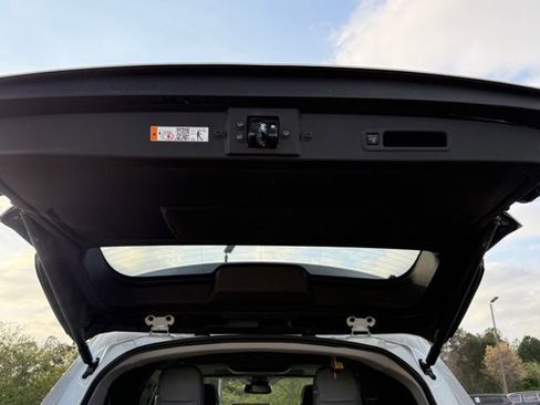 Used 2025 Toyota Sienna XLE w/ XLE Plus Package image 32