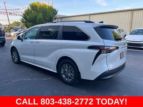 Used 2025 Toyota Sienna XLE FWD image 37