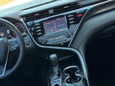 Used 2018 Toyota Camry XSE image 5