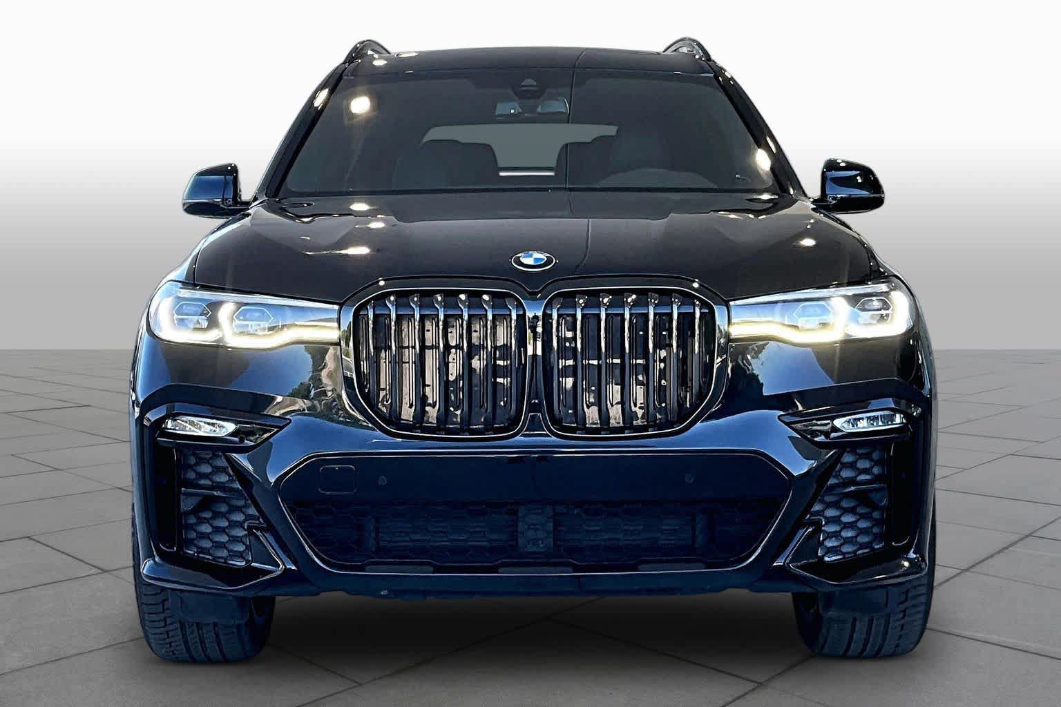 Used 2022 BMW X7 xDrive40i w/ M Sport Package AWD/4WD image 3