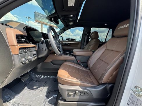 Used 2025 Chevrolet Tahoe High Country w/ Sun And Tow Package RWD image 23