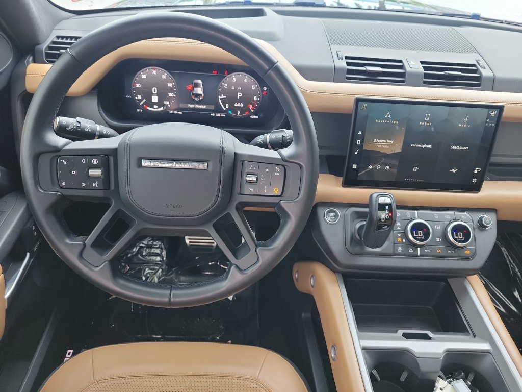 Used 2025 Land Rover Defender 110 X AWD/4WD image 18