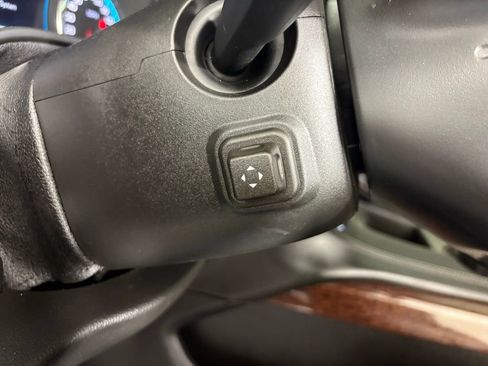 Used 2020 GMC Yukon SLT w/ Graphite Performance Edition AWD/4WD image 26