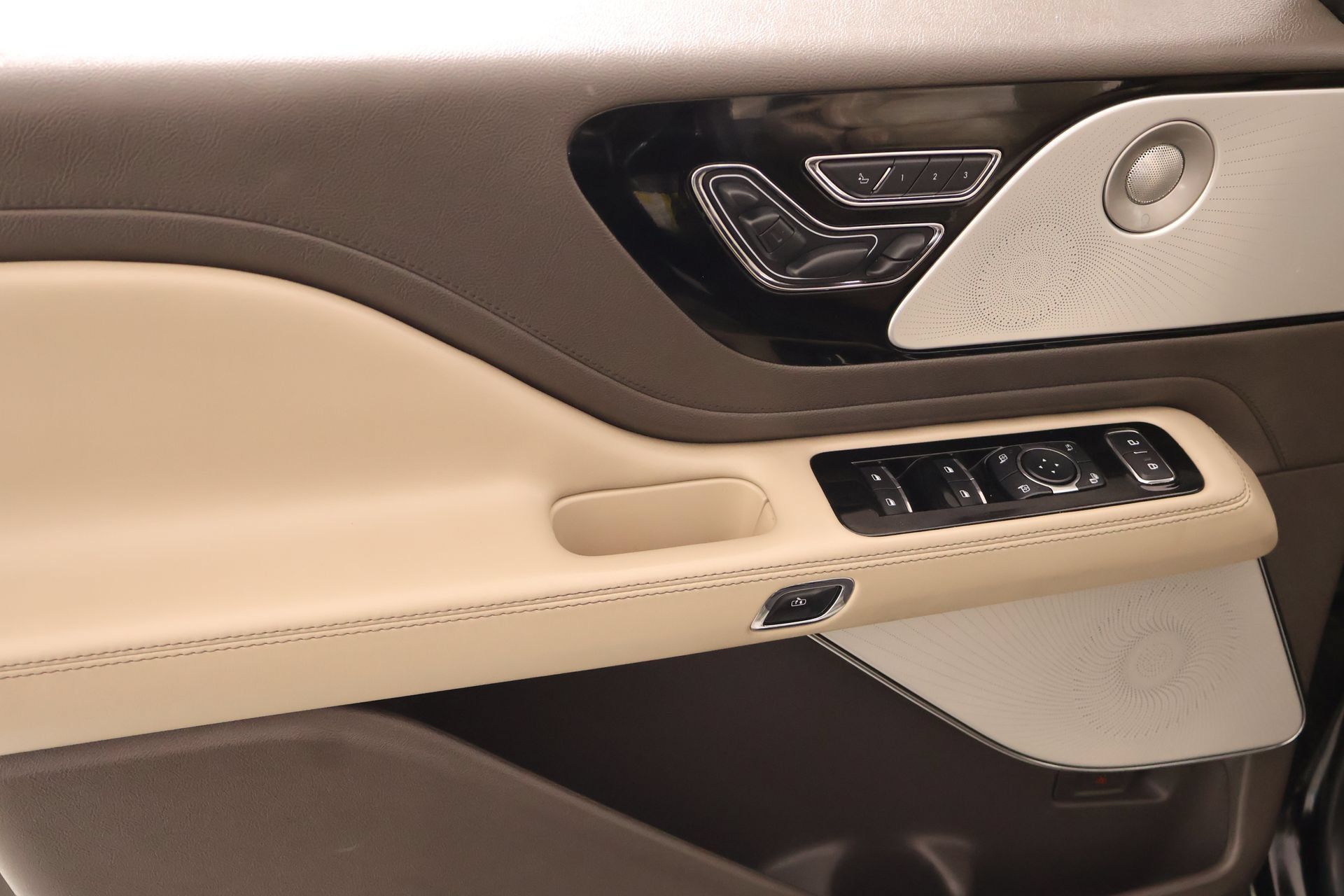 Used 2020 Lincoln Aviator Reserve w/ Equipment Group 202A AWD/4WD image 18