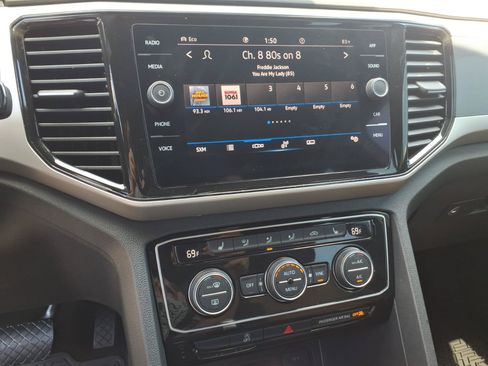 Certified 2022 Volkswagen Atlas Cross Sport SE w/ Panoramic Sunroof Package AWD/4WD image 23