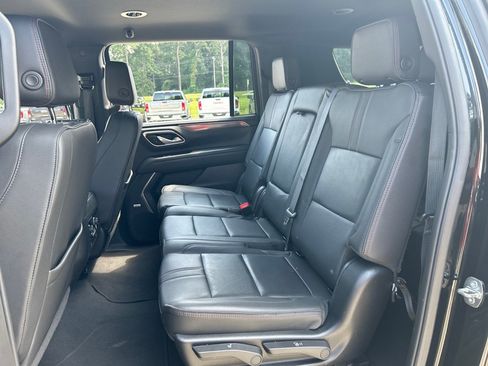 Used 2024 Chevrolet Suburban RST RWD image 19
