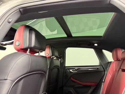Certified 2026 Porsche Macan AWD/4WD image 23