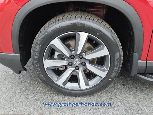 Certified 2023 Honda Pilot Touring image 9