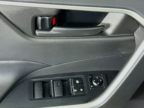 Used 2022 Toyota RAV4 LE AWD/4WD image 22