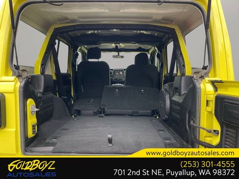 Used 2023 Jeep Wrangler Sahara image 17