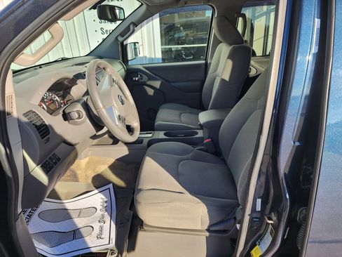 Used 2015 Nissan Frontier SV w/ SV Value Truck Package image 9