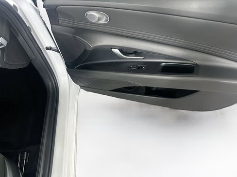Used 2025 Hyundai Elantra SEL FWD image 30