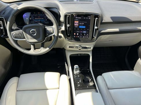 Used 2026 Volvo XC40 B5 Ultra w/ Climate Package image 11