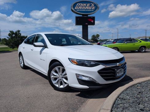 Used 2020 Chevrolet Malibu LT FWD image 2