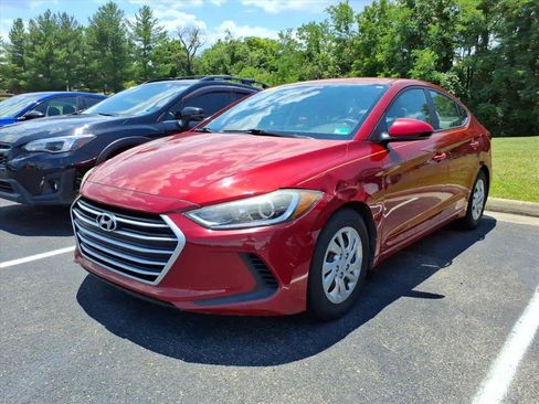 Used 2017 Hyundai Elantra SE FWD image 2
